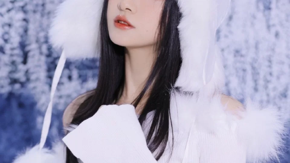 星空天美传媒与调色视频大片挑战：白帽雪景的冷暖反差视频视频封面